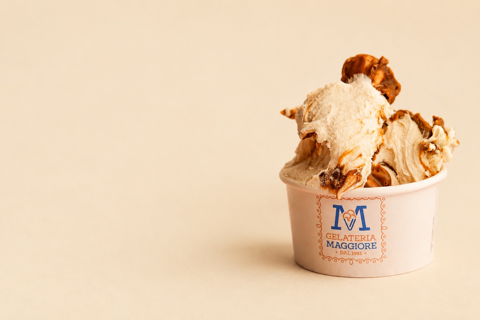 Cono di gelato artigianale Maggiore